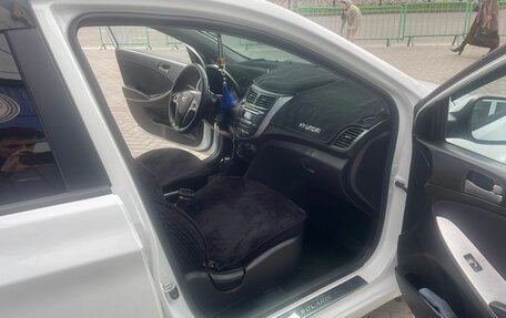 Hyundai Solaris II рестайлинг, 2015 год, 830 000 рублей, 9 фотография