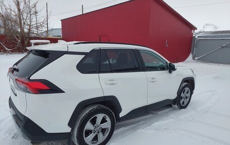 Toyota RAV4, 2020 год, 2 650 000 рублей, 4 фотография