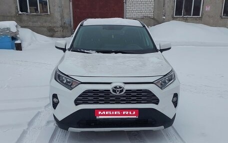 Toyota RAV4, 2020 год, 2 650 000 рублей, 2 фотография