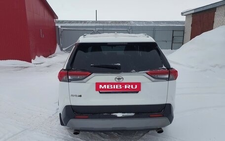 Toyota RAV4, 2020 год, 2 650 000 рублей, 3 фотография