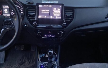 Hyundai Solaris II рестайлинг, 2021 год, 1 770 000 рублей, 2 фотография