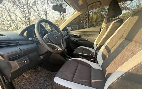 Toyota Yaris XP150 рестайлинг, 2022 год, 1 190 000 рублей, 5 фотография