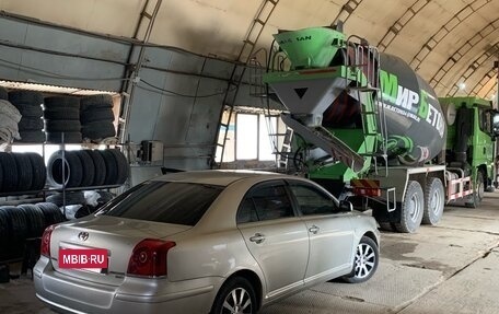 Toyota Avensis III рестайлинг, 2004 год, 745 000 рублей, 2 фотография