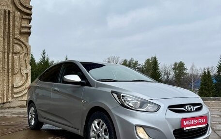 Hyundai Solaris II рестайлинг, 2012 год, 825 000 рублей, 2 фотография