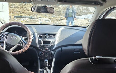 Hyundai Solaris II рестайлинг, 2015 год, 700 000 рублей, 16 фотография