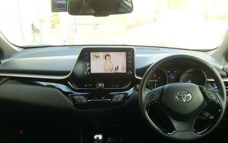 Toyota C-HR I рестайлинг, 2022 год, 1 950 000 рублей, 10 фотография
