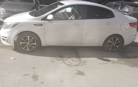 KIA Rio III рестайлинг, 2015 год, 530 000 рублей, 1 фотография