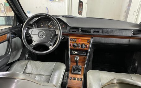 Mercedes-Benz E-Класс, 1993 год, 350 000 рублей, 6 фотография