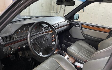 Mercedes-Benz E-Класс, 1993 год, 350 000 рублей, 8 фотография