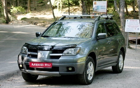 Mitsubishi Outlander III рестайлинг 3, 2003 год, 700 000 рублей, 4 фотография