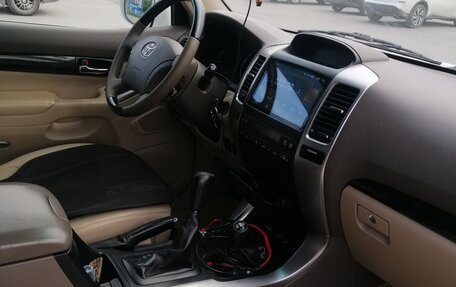 Toyota Land Cruiser Prado 120 рестайлинг, 2007 год, 2 200 000 рублей, 2 фотография