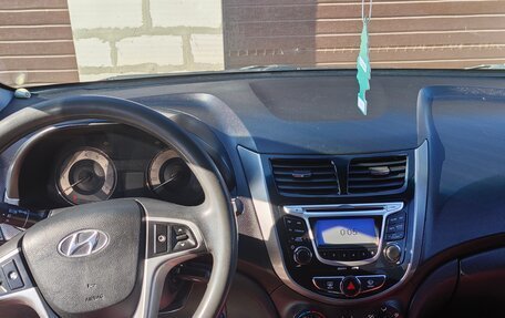 Hyundai Solaris II рестайлинг, 2011 год, 655 000 рублей, 7 фотография