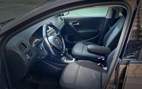 Volkswagen Polo VI (EU Market), 2015 год, 940 000 рублей, 13 фотография