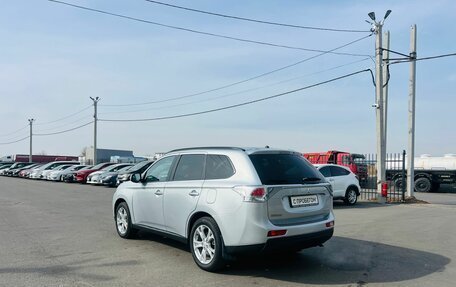 Mitsubishi Outlander III рестайлинг 3, 2013 год, 1 299 999 рублей, 4 фотография