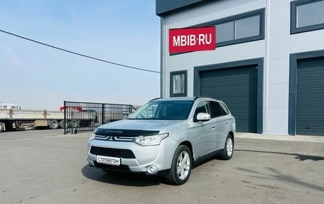 Mitsubishi Outlander III рестайлинг 3, 2013 год, 1 299 999 рублей, 2 фотография