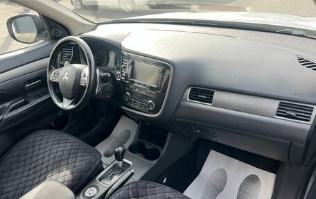 Mitsubishi Outlander III рестайлинг 3, 2013 год, 1 299 999 рублей, 13 фотография