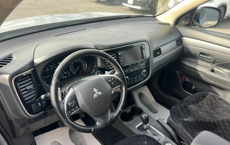 Mitsubishi Outlander III рестайлинг 3, 2013 год, 1 299 999 рублей, 11 фотография