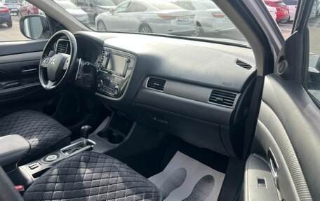 Mitsubishi Outlander III рестайлинг 3, 2013 год, 1 299 999 рублей, 12 фотография