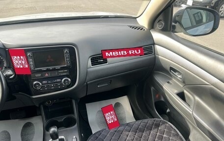 Mitsubishi Outlander III рестайлинг 3, 2013 год, 1 299 999 рублей, 15 фотография