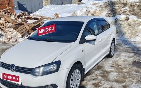 Volkswagen Polo VI (EU Market), 2013 год, 740 000 рублей, 2 фотография