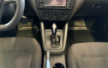 Volkswagen Jetta VI, 2015 год, 1 098 000 рублей, 13 фотография