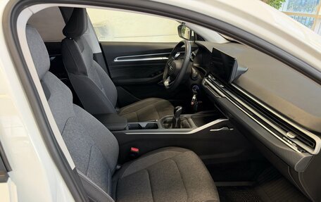 Geely Emgrand, 2024 год, 1 670 000 рублей, 9 фотография