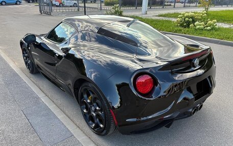 Alfa Romeo 4C, 2017 год, 9 999 000 рублей, 12 фотография