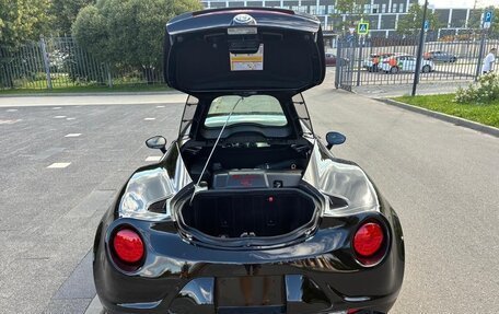 Alfa Romeo 4C, 2017 год, 9 999 000 рублей, 16 фотография