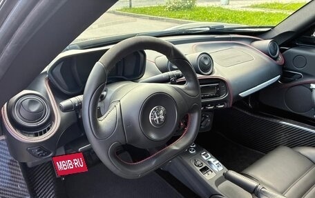 Alfa Romeo 4C, 2017 год, 9 999 000 рублей, 28 фотография