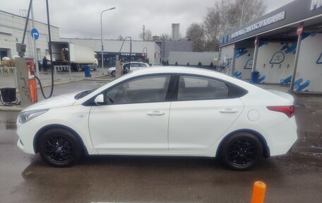 Hyundai Solaris II рестайлинг, 2018 год, 1 300 000 рублей, 4 фотография