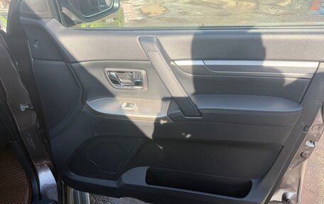 Mitsubishi Pajero IV, 2015 год, 2 800 000 рублей, 14 фотография