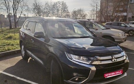 Mitsubishi Outlander III рестайлинг 3, 2018 год, 1 890 000 рублей, 2 фотография