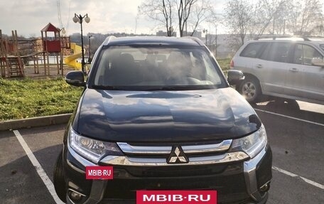 Mitsubishi Outlander III рестайлинг 3, 2018 год, 1 890 000 рублей, 3 фотография