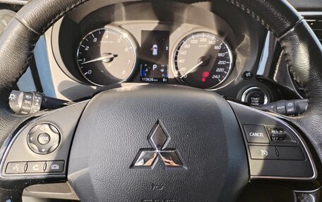 Mitsubishi Outlander III рестайлинг 3, 2018 год, 1 890 000 рублей, 8 фотография