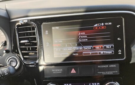 Mitsubishi Outlander III рестайлинг 3, 2018 год, 1 890 000 рублей, 10 фотография