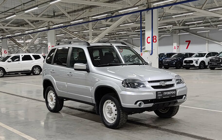 Chevrolet Niva I рестайлинг, 2017 год, 680 000 рублей, 3 фотография