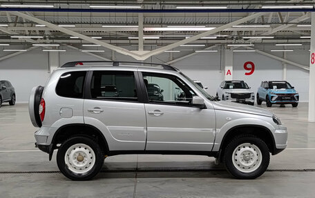 Chevrolet Niva I рестайлинг, 2017 год, 680 000 рублей, 5 фотография