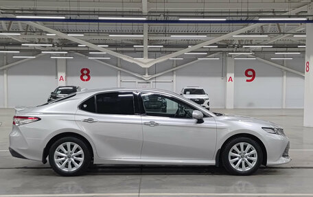 Toyota Camry, 2019 год, 3 100 000 рублей, 5 фотография