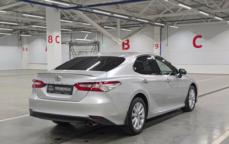 Toyota Camry, 2019 год, 3 100 000 рублей, 6 фотография