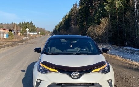 Toyota C-HR I рестайлинг, 2020 год, 3 000 000 рублей, 4 фотография