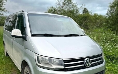 Volkswagen Caravelle T6 рестайлинг, 2016 год, 2 000 000 рублей, 1 фотография