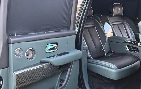 Rolls-Royce Cullinan, 2021 год, 38 000 000 рублей, 19 фотография