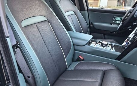 Rolls-Royce Cullinan, 2021 год, 38 000 000 рублей, 18 фотография