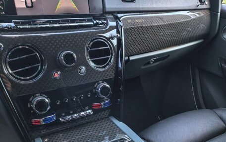 Rolls-Royce Cullinan, 2021 год, 38 000 000 рублей, 15 фотография