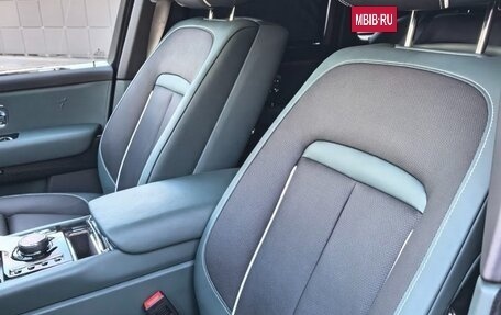 Rolls-Royce Cullinan, 2021 год, 38 000 000 рублей, 16 фотография