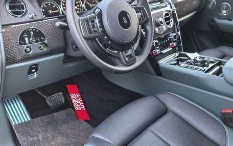 Rolls-Royce Cullinan, 2021 год, 38 000 000 рублей, 14 фотография