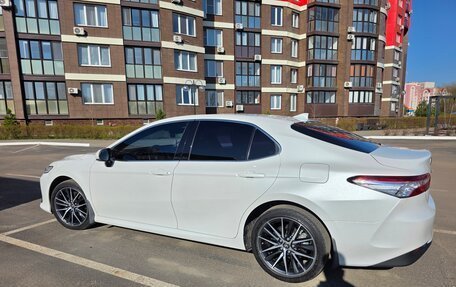 Toyota Camry, 2022 год, 3 870 000 рублей, 2 фотография