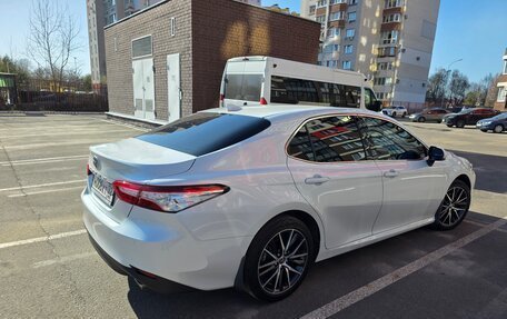 Toyota Camry, 2022 год, 3 870 000 рублей, 4 фотография