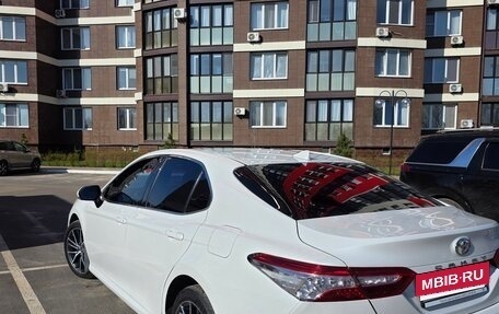 Toyota Camry, 2022 год, 3 870 000 рублей, 5 фотография