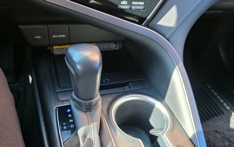 Toyota Camry, 2022 год, 3 870 000 рублей, 10 фотография